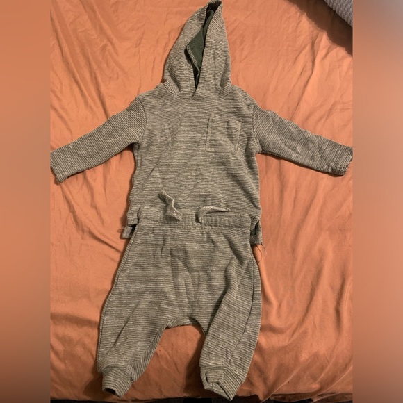 set - Picture 1 of 1